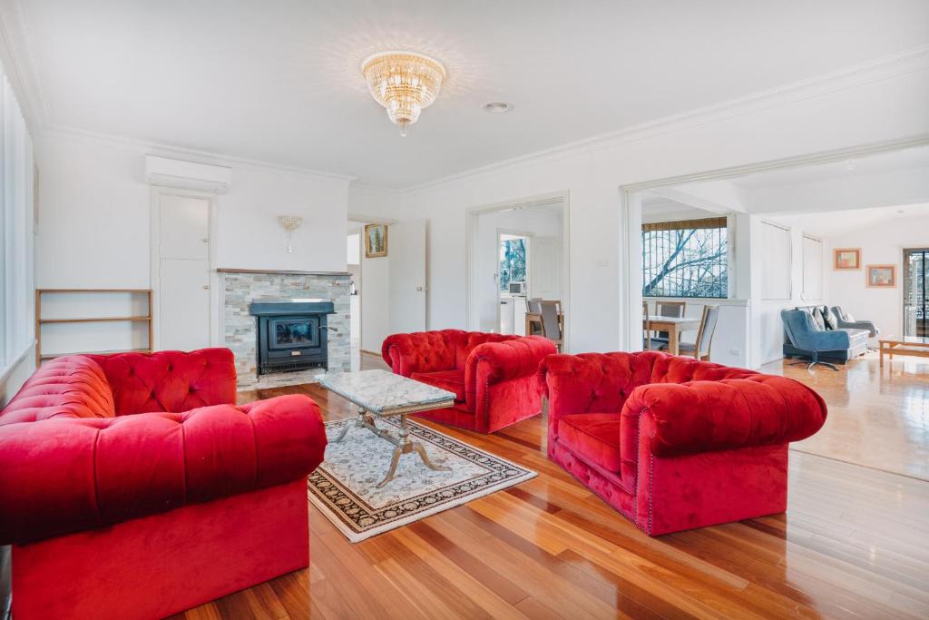 Restful Canberra Retreat in Spacious Terrace Home, Yarralumla