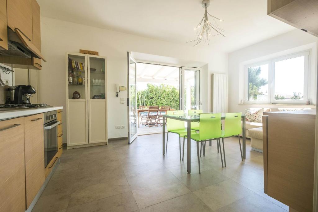 735 - Villa quadrilocale nuova, al Taunus con portico, GIARDINO E PISCINA PRIVATA - Climatizzata - SPIAGGIA INCLUSA - 4