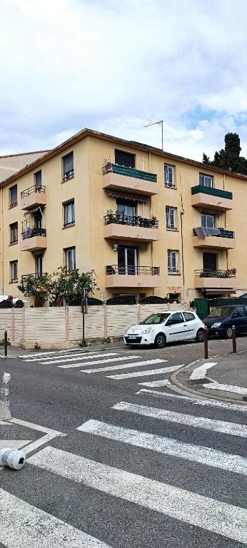 Appartement dans immeuble de Ville - 2