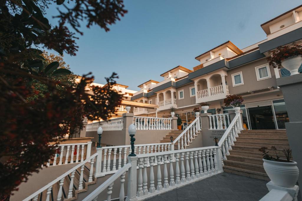 Viking Garden Hotel — Hotel building in Kemer