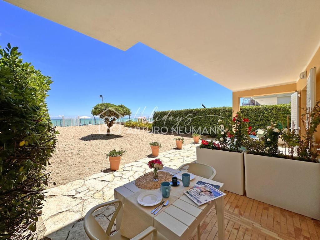223 - Monolocale ristrutturato in centro a Marcelli e direttamente sul mare - SPIAGGIA INCLUSA - 1