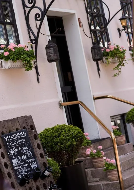 Park Hotel & Vinbar，位于腓特烈港的酒店