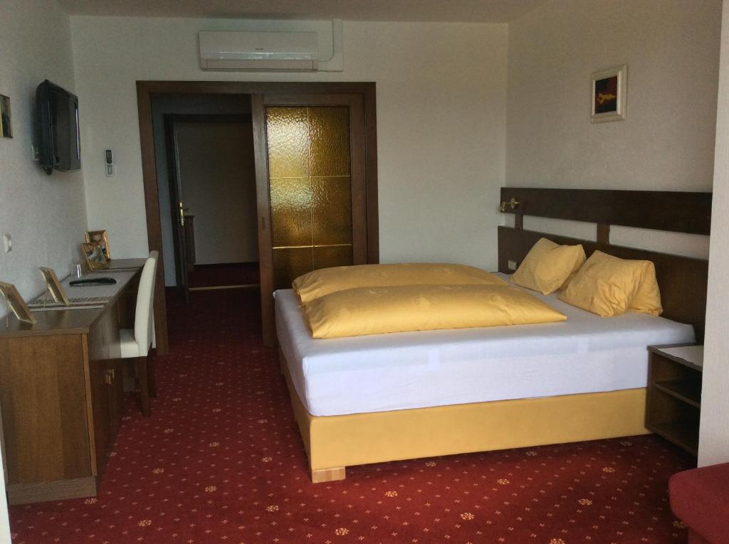 One-Bedroom Apartment with Balcony