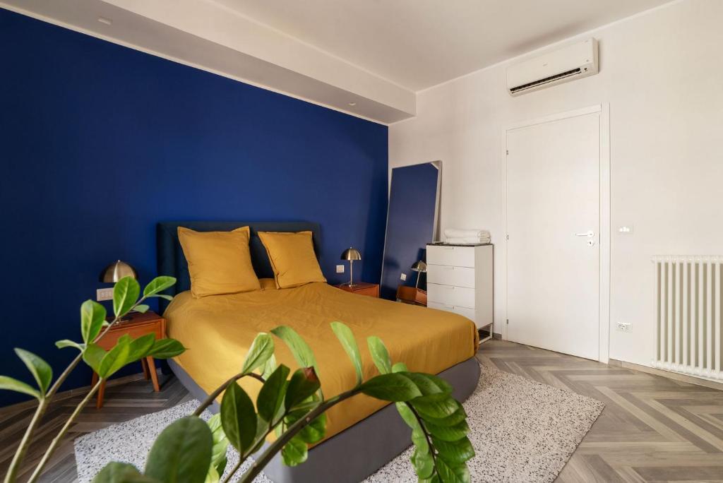 GuestHost - Colorful Apt in Vintage-Modern Style - 2