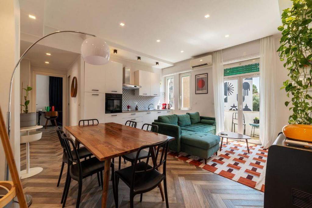 GuestHost - Colorful Apt in Vintage-Modern Style - 4