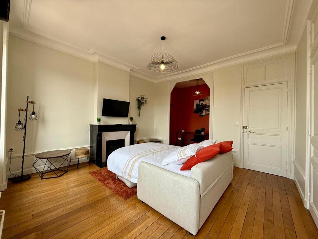 Face à la gare - Chambre 303, Roanne