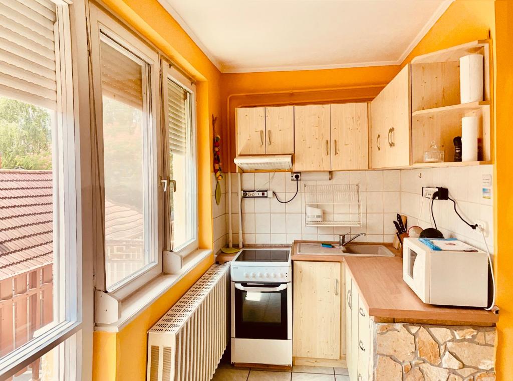 Sunny & Green Apartment