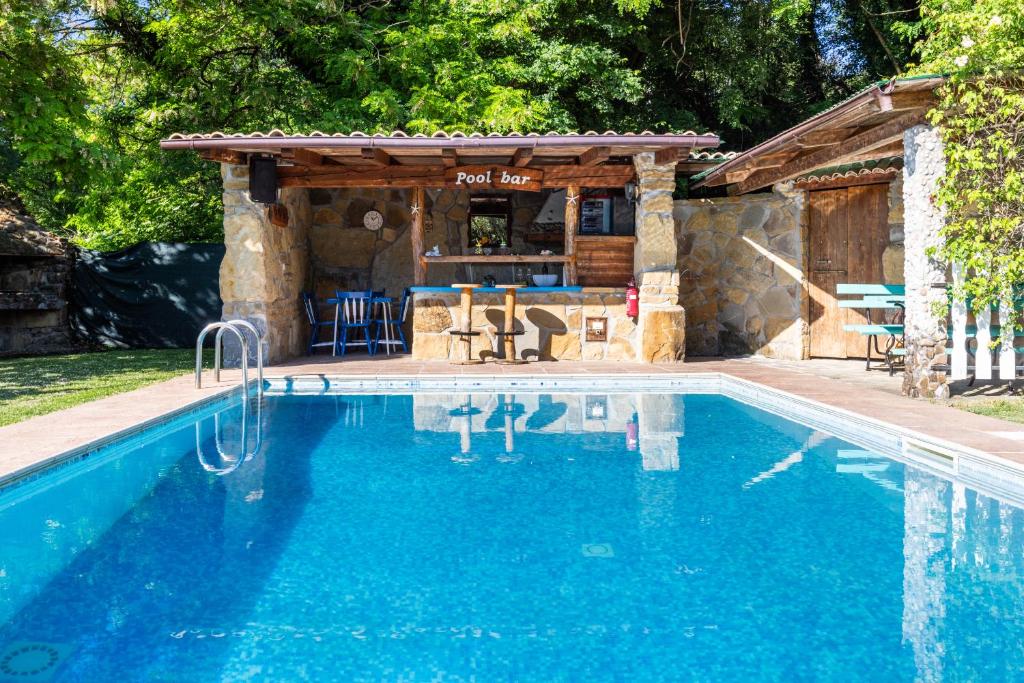 The Hug of Nature, Dekani