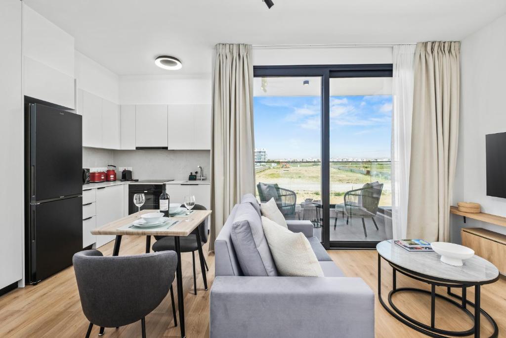 Artemis 103 - Seaside Stories, Livadhia