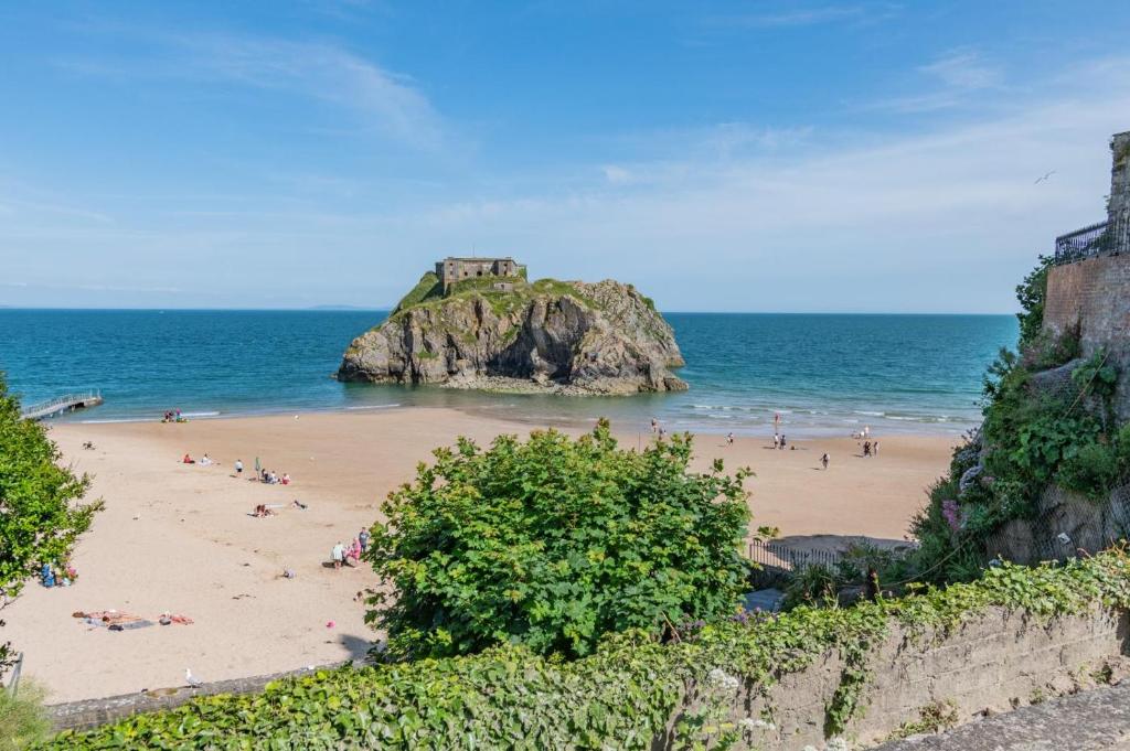 3 Bed in Tenby oc-p32426, Tenby