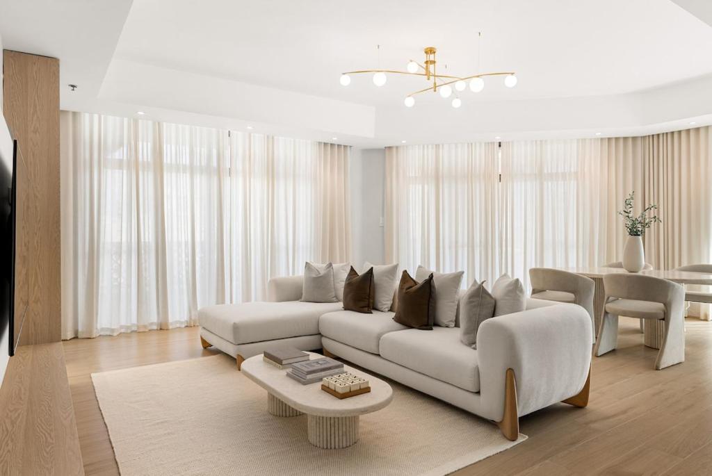 DAYF-ROD Luxurious 2 Bed Apartment in Souk Al Bahar, Dubaj