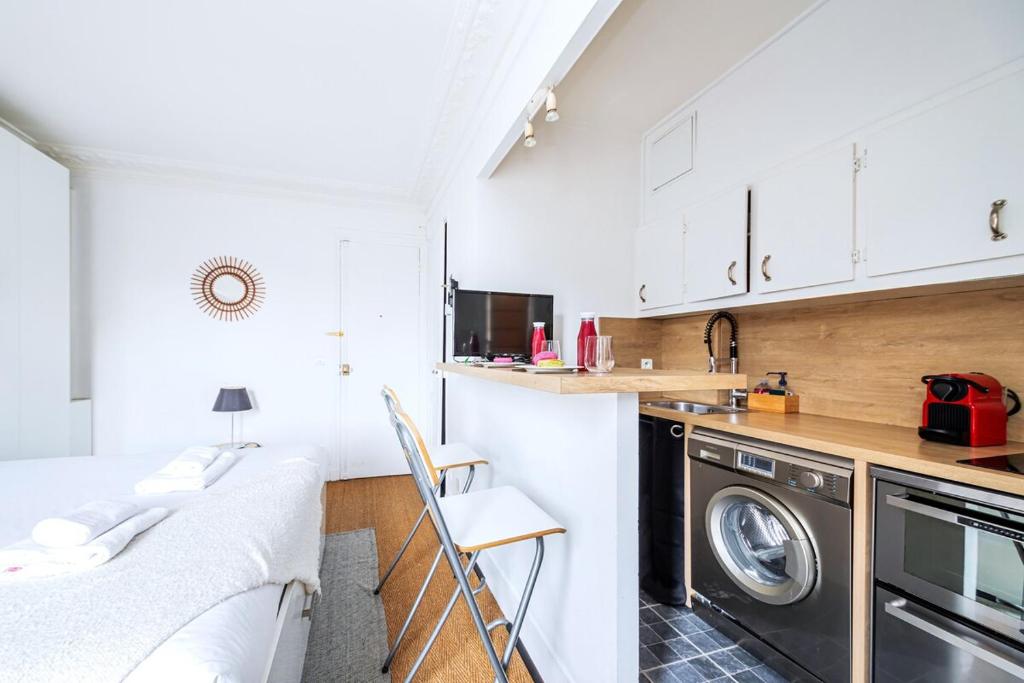 Studio cosy et équipé Paris 17 - II - 5