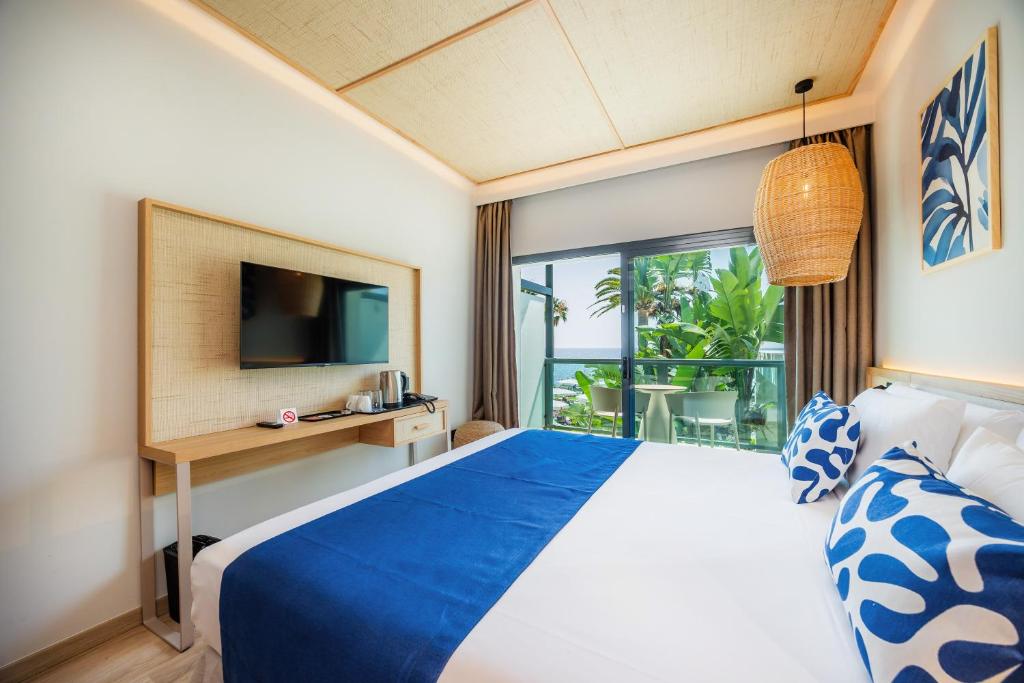 Marins Suites - Adults Only Hotel — Hotel rooms in Cala Bona, Balearic Islands