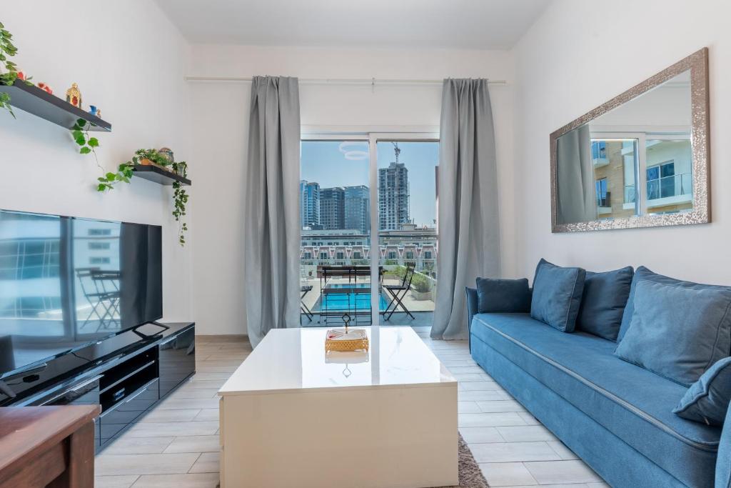 Urban Comfort 1Bedroom with Pool View in Oxford, Dubai