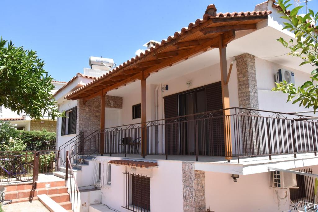 Aegean Escape, Nea Makri