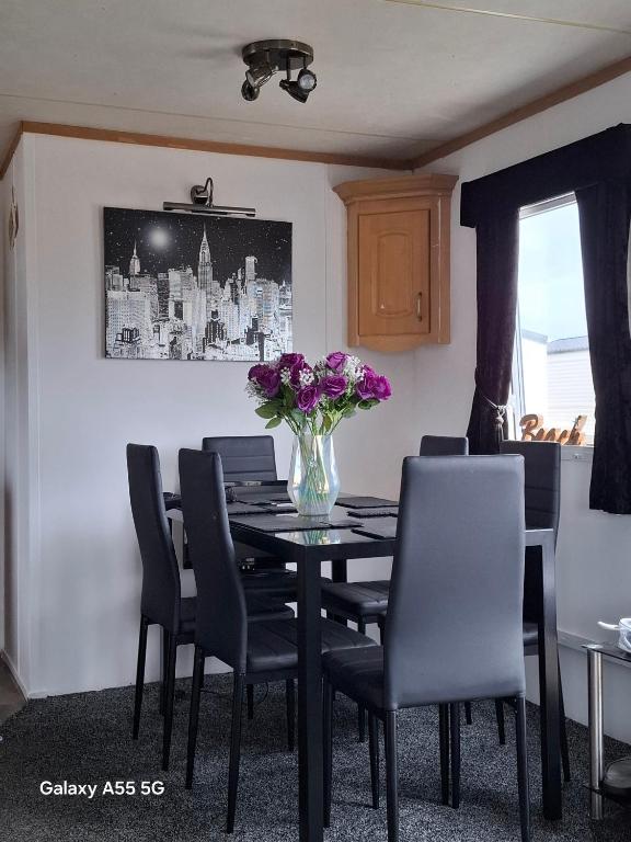 Mackies Moments, Scratby