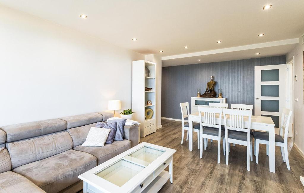Beautiful Apartment In Villajoyosa - 3