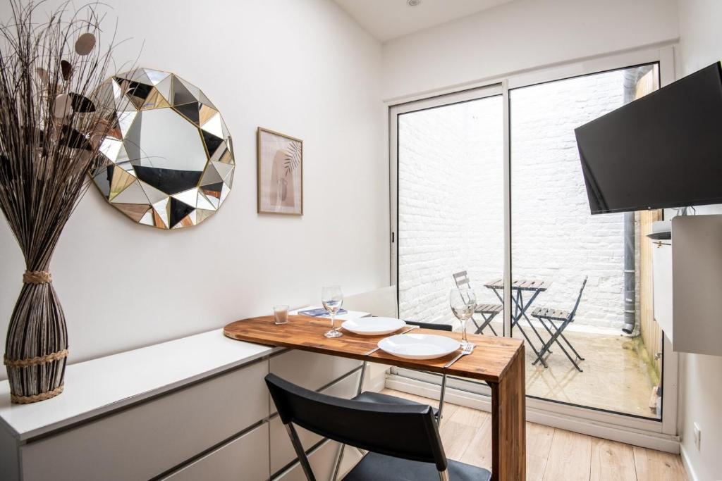 Small Functional & Quiet Apartment with courtyard, Lille