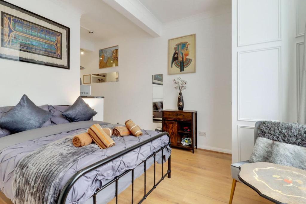 Cleopatra Coastal Escape, Brighton and Hove