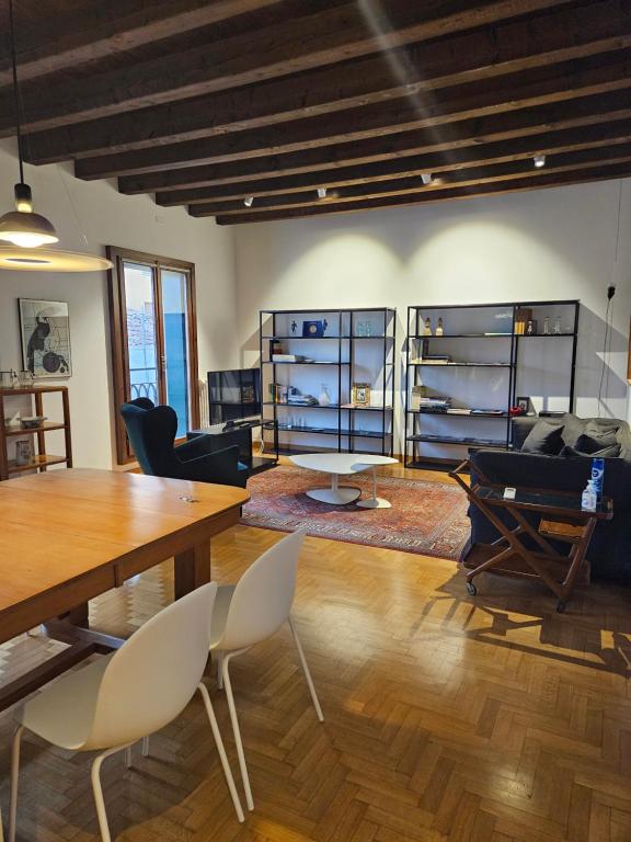 Interno gavi, Verona