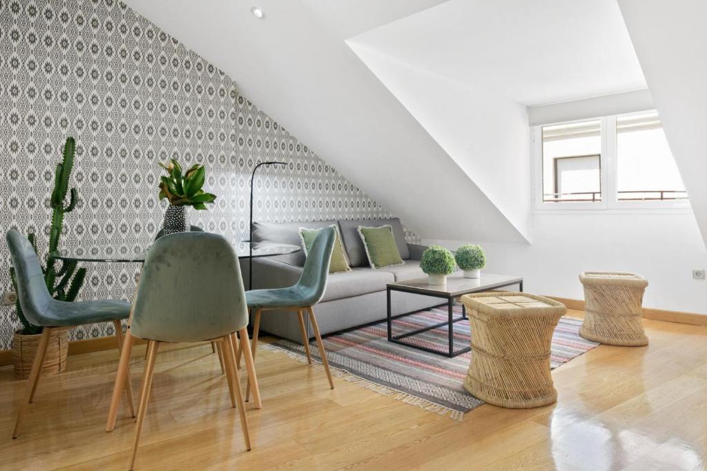 AH - Ático con estilo y luz en el corazón de Madrid, Мадрид