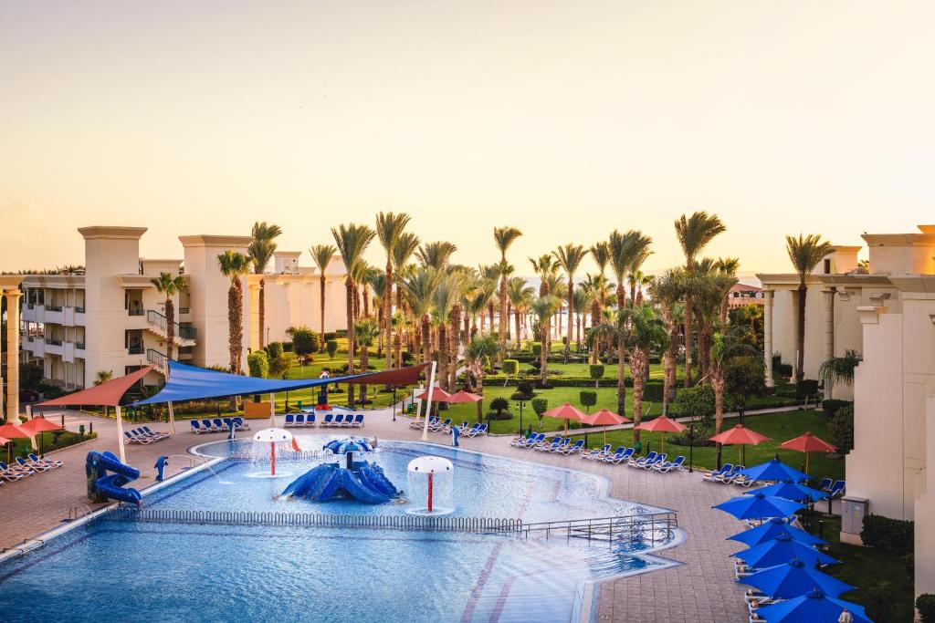 Swiss Inn Resort Hurghada — Swimming pool in Hurghada, Red Sea