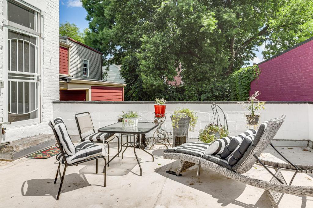 Walkable Apt in York St Historic District, Newport