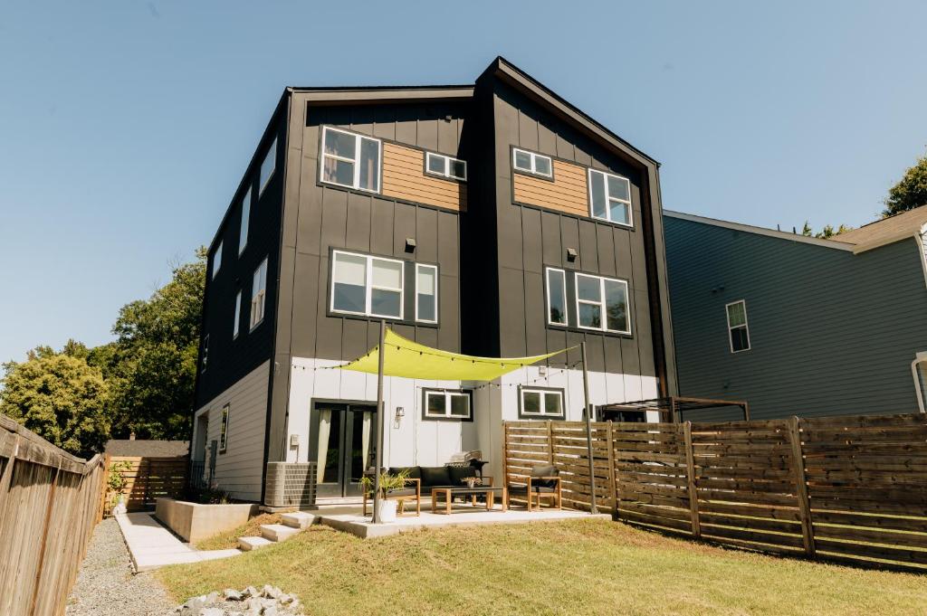 ModTrio 3BR with ensuites & Garage Mins to Uptown, Charlotte