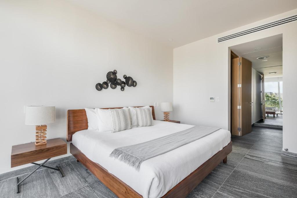 Luxury Condo of 4 Bedrooms - 5