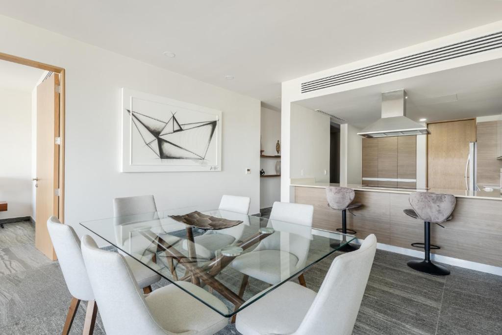 Luxury Condo of 4 Bedrooms - 2