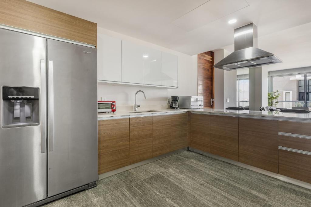 Luxury Condo of 4 Bedrooms - 4