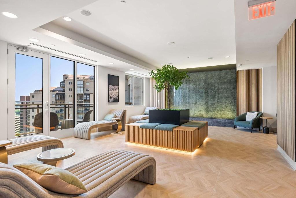 Spacious Apt W Gym in Building, Arlington