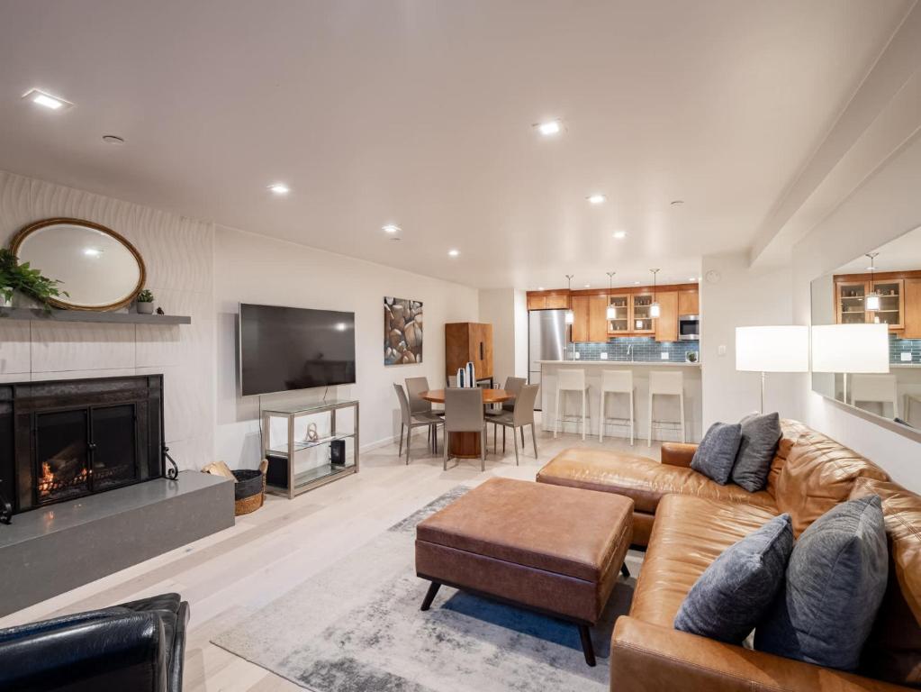 Cooper's Corner by Rove 2BR with Sauna Hot Tub, Aspen