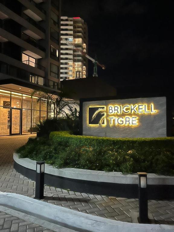 luxury Brickell Towers - 3