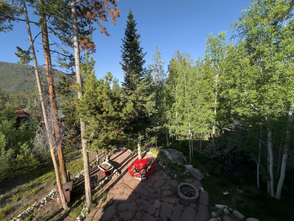 The Red Bears Den, Walk to River & Lake, In Town, Grand Lake