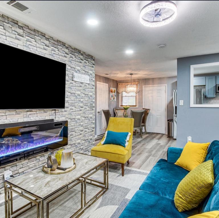 Stunning, Pet-friendly Home in Savannah, Savannah