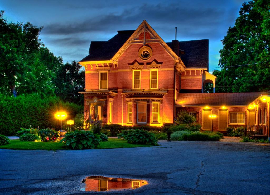 The Woodview Inn photo