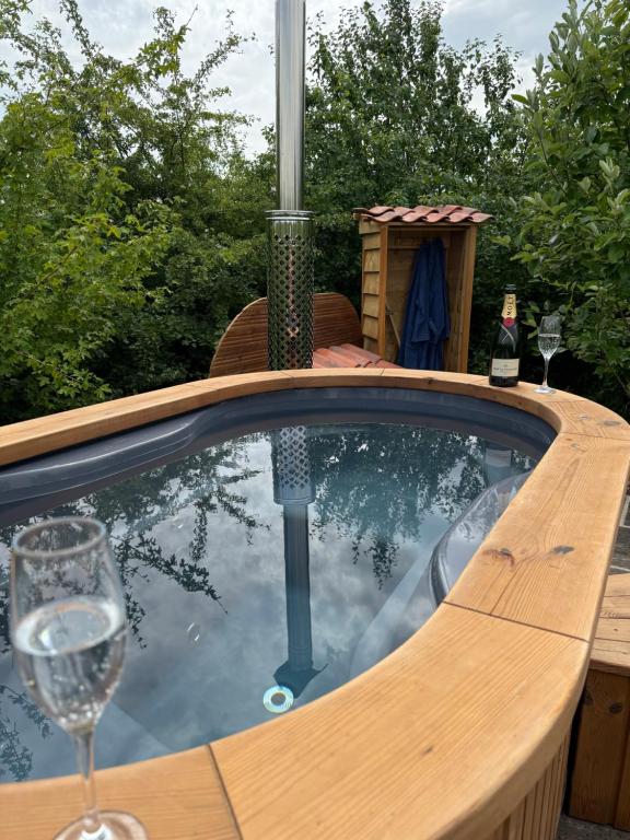 Private Shepherds hut with Castle view, Bottesford