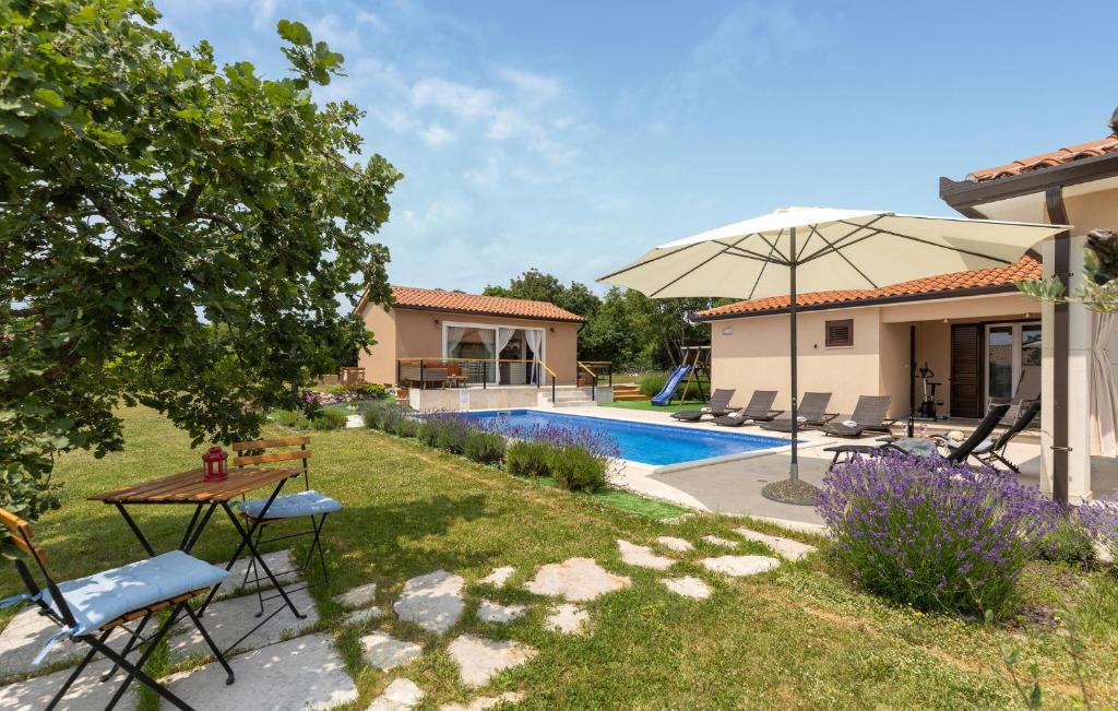 Beautiful Home In Kunj With Wifi, Kunj