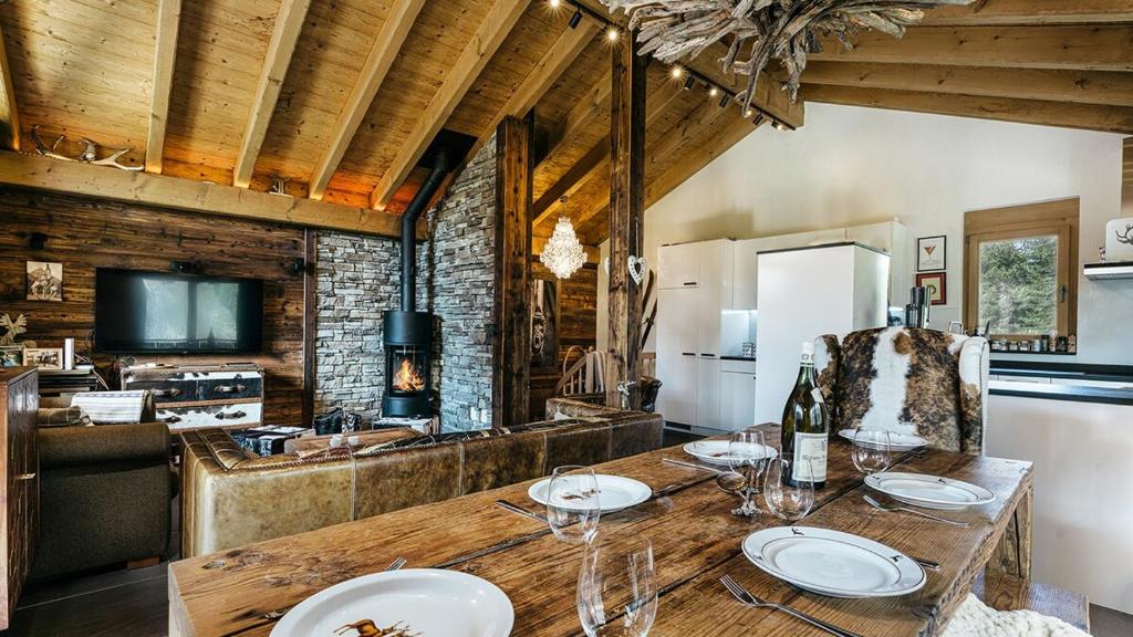 CHALET MOUTON a 4-Bedroom Alpine Chic Escape in Saas-Fee - 1