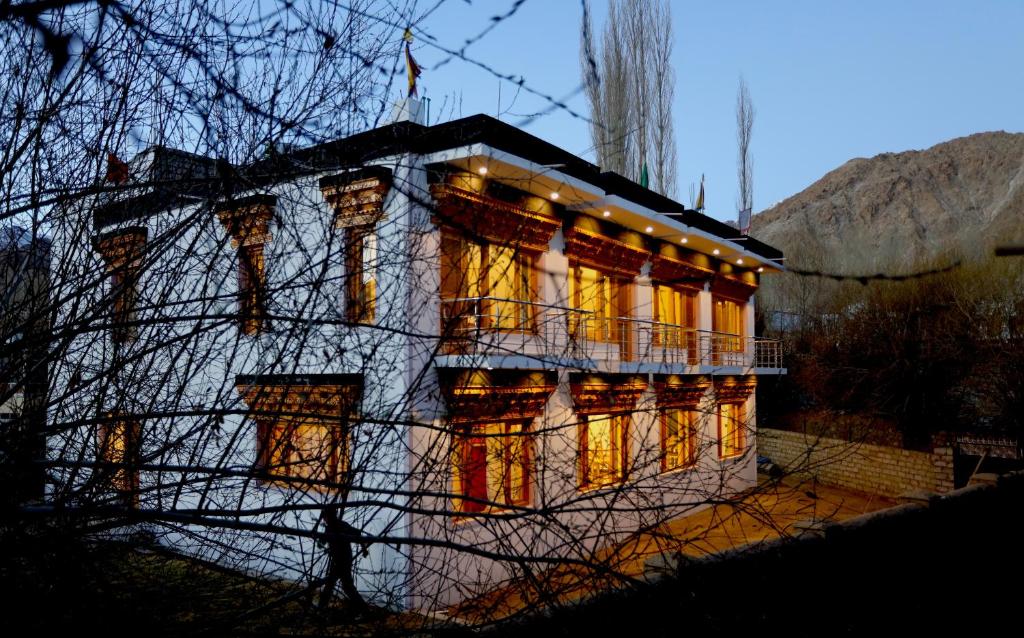 Tsanavilla guest house, ladakh