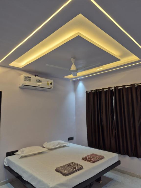 Chavan's Unique Residency, Akalkot