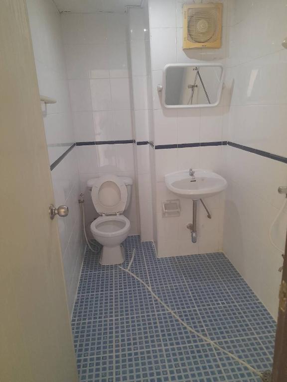 离粉线轻轨Minburi 市场100米公寓可做饭健身短租或长租, Min Buri