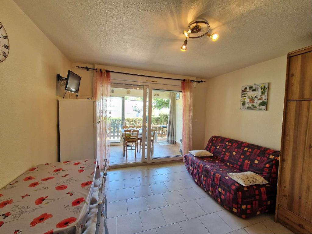 Appartement 2 pièces en rez-de-chaussée proche plage avec parking privé et terrain de pétanque - FR-1-387-109 - 2