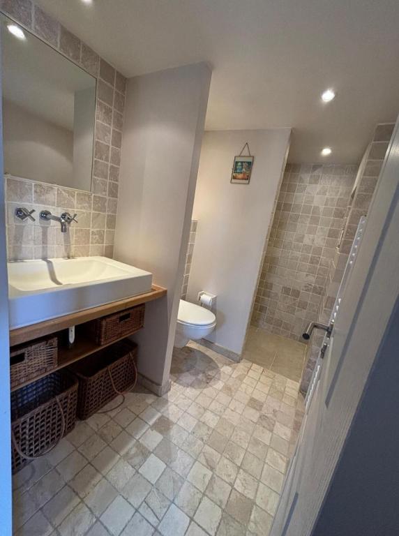 Appartement lumineux vue mer calme au cœur du viel Antibes clim neuve - 4
