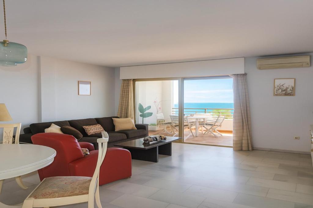 Carlota Apartment- Frontline Beach - 4