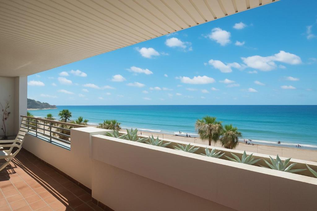 Carlota Apartment- Frontline Beach - 2