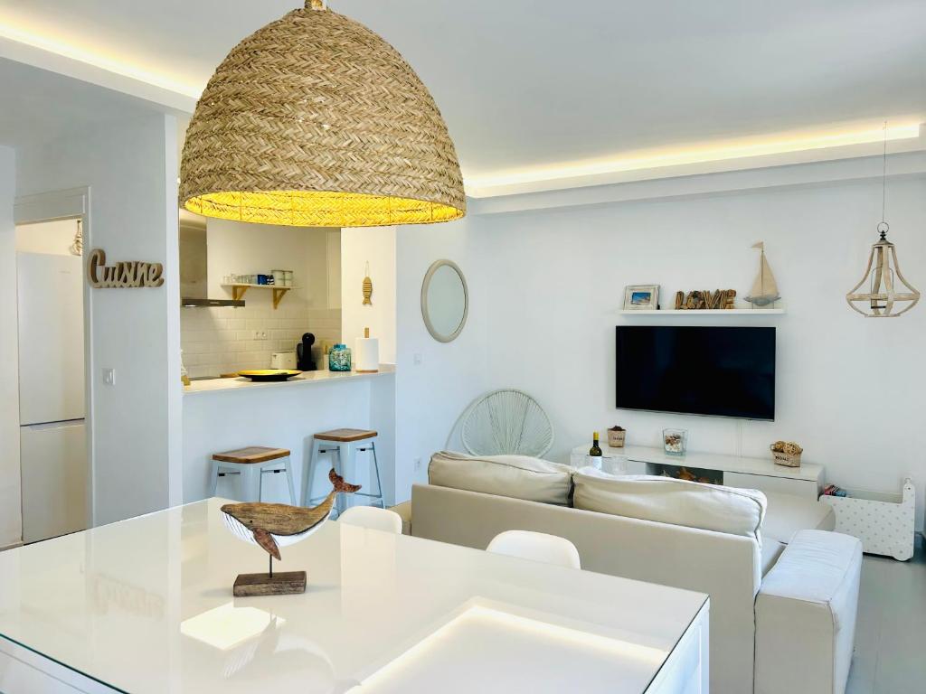 Luminoso y reformado apartamento a 1min de playa - 2