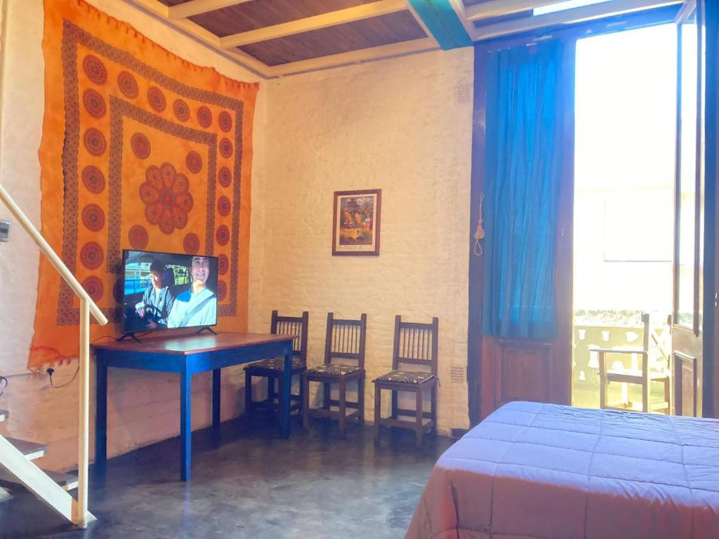 Bohemian Loft in San Telmo with Balcony, Queen size Bed and Round Bathtub - 3