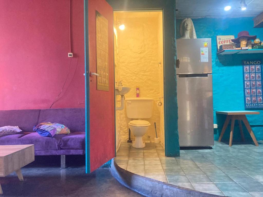 Bohemian Loft in San Telmo with Balcony, Queen size Bed and Round Bathtub - 5